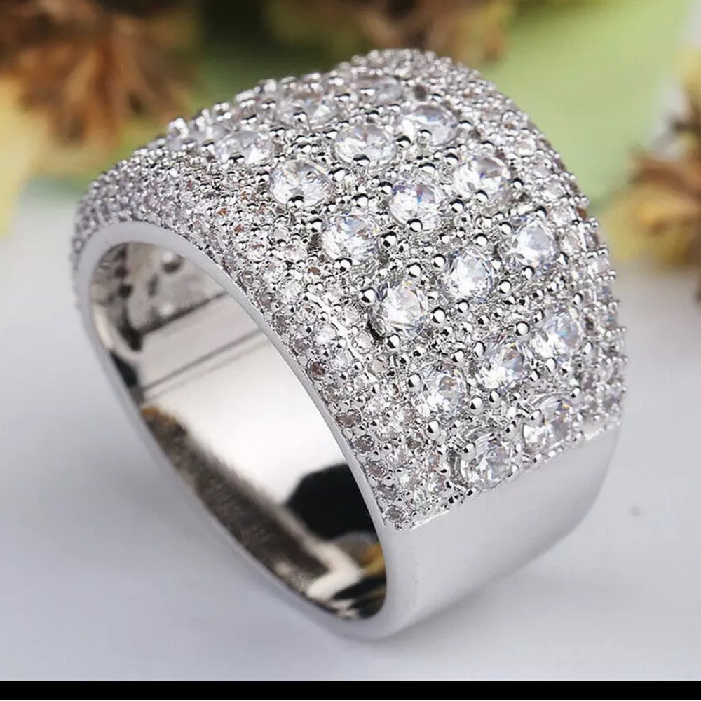 Stunning ring - Picture 3 of 3